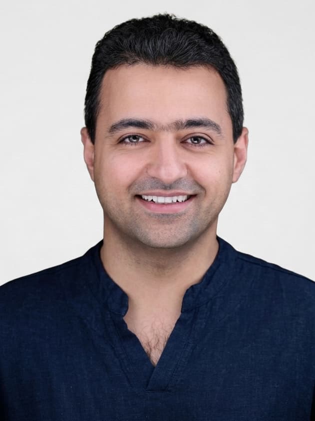 Portrait of Saman Naderiparizi